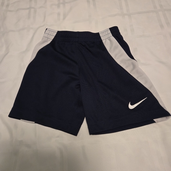 Lot of 3: Pokémon, Oshkosh, and Nike boys size 4-5 - Picture 2 of 14